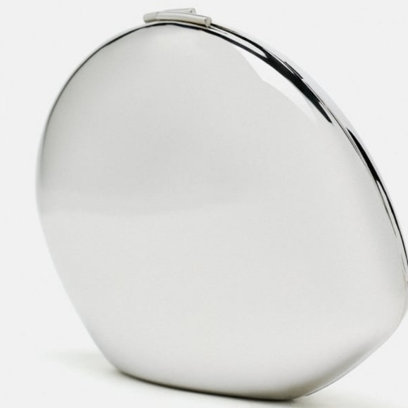 Silver Designer Style Metallic Oval Shaped Clutch Bag - Picture 5 of 8